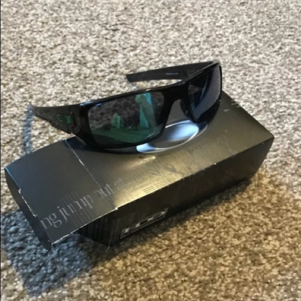 Oakley Crankshaft Sunglasses - Picture 2 of 7